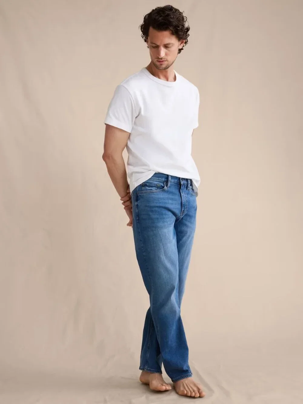 Banana Republic Straight Luxe Traveler Jean size 34/32 Medium Wash